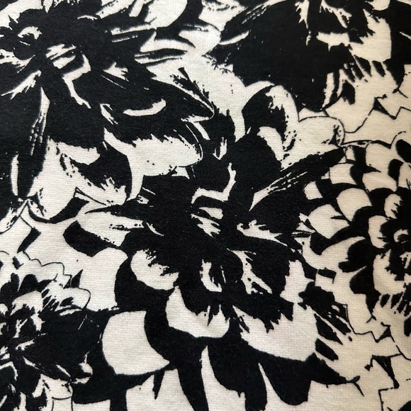Floral Black and White Skirt - Picture 2 of 4